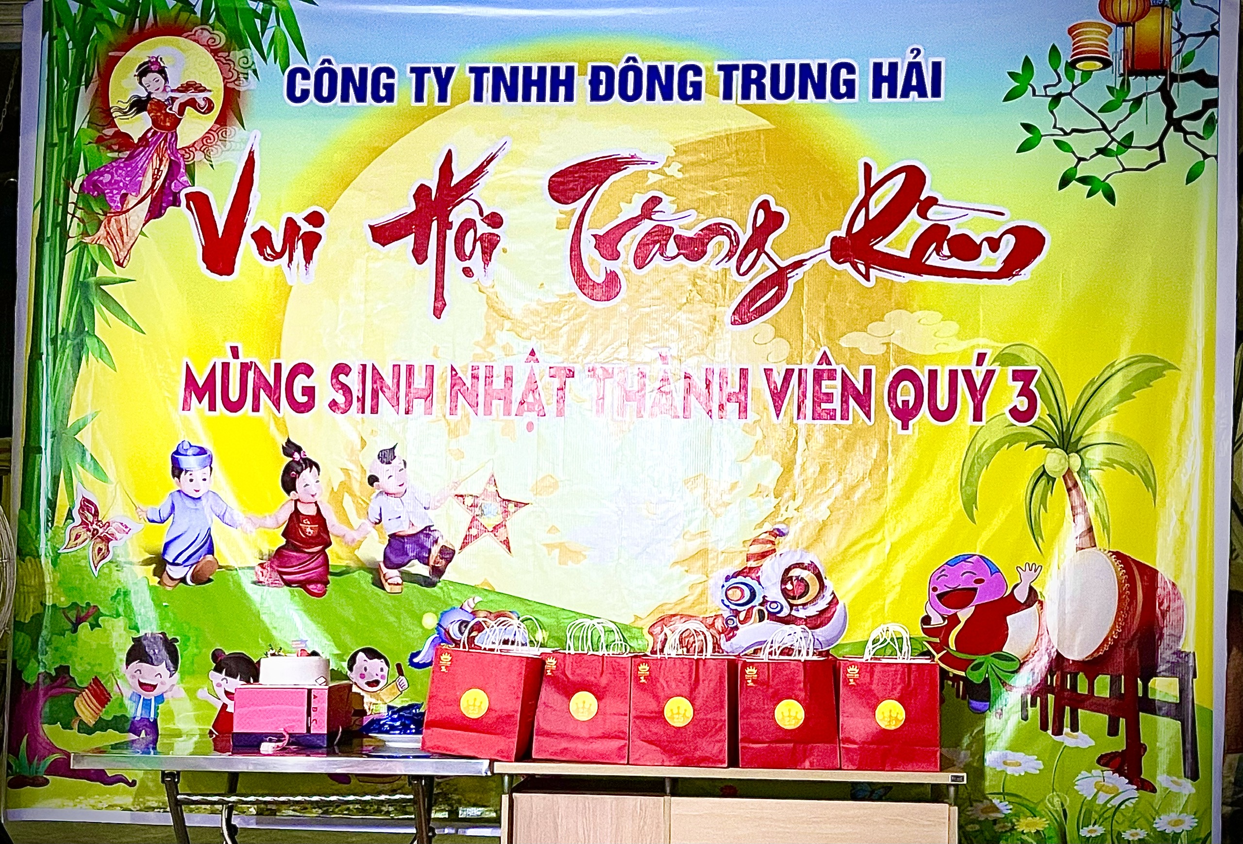 Công ty TNHH TMDV Đông Trung Hải tổ chức cho thiếu nhi vui Tết Trung thu